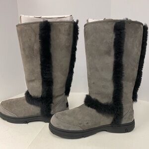 UGG WOMEN'S
Grey/Black SUNBURST TALL SUEDE SHEARLING BOOTS pre loved size12